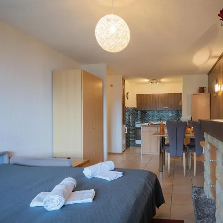 Domino B 48 By Interhome * 오브로나즈